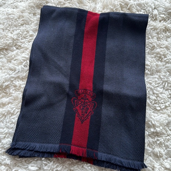 ð¥Last drop!ð¥Gucci Wool and Silk Scarf - Picture 1 of 6